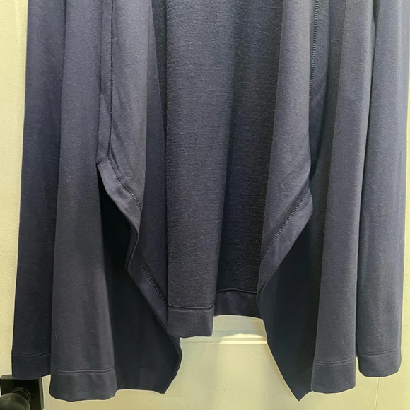 Weekends by Chicos Navy Open Drape Front Long Sleeved Cardigan. Size 3. - Picture 9 of 14